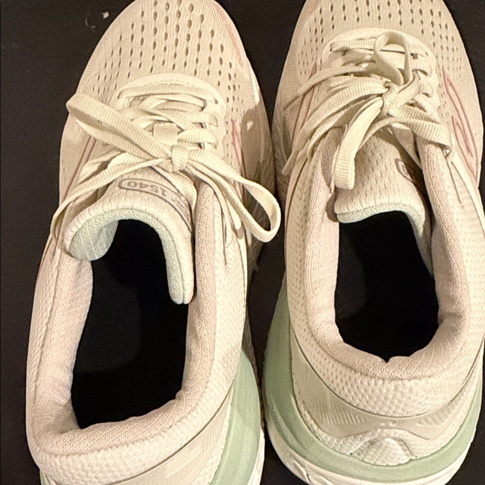 New Balance Women's Beige and Pink Sneakers - Picture 6 of 7